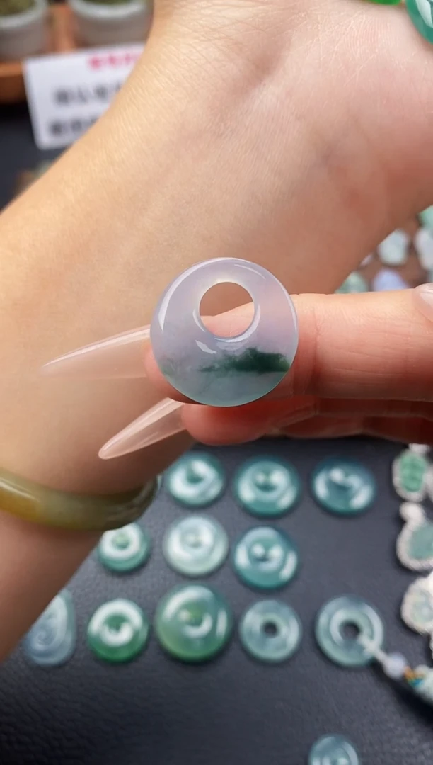 颈饰未镶嵌翡翠偏心扣