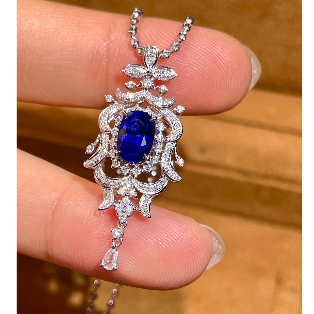 18K金镶嵌天然蓝宝石吊坠（不含链）晶体通透经典大气不失时尚感