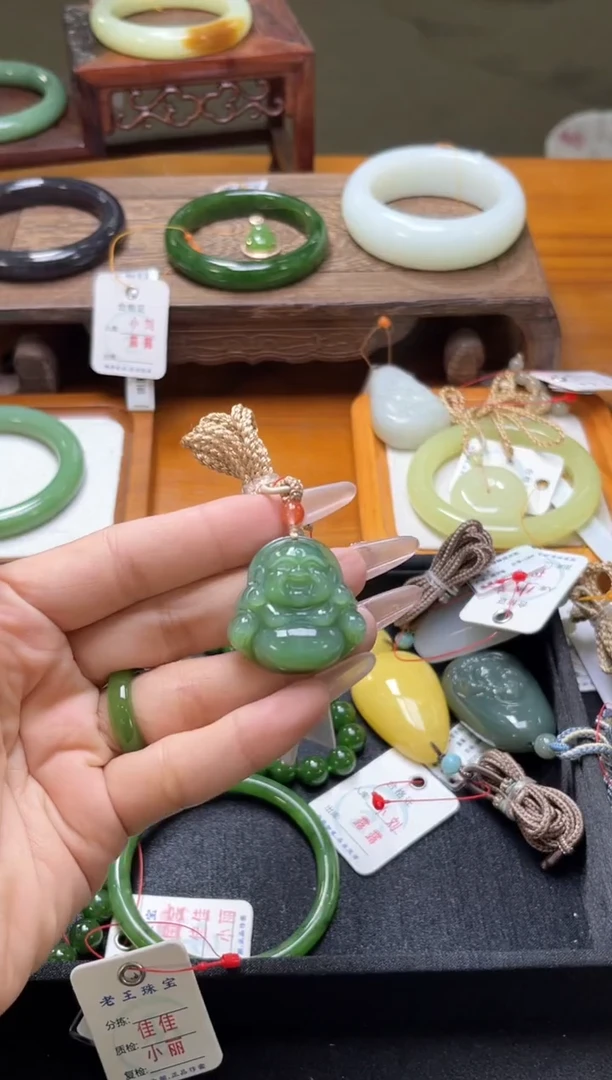 吊坠(不含链)未镶嵌和田玉俄料粉绿 佛公