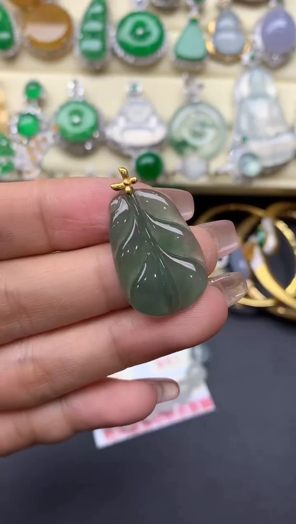 颈饰18K金镶嵌翡翠-中国好珍宝74