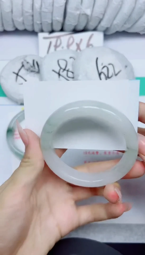 石英质玉手镯未镶嵌28/56.1