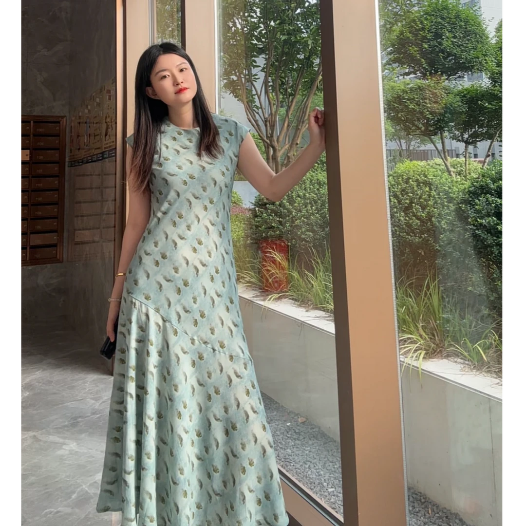 1 真丝混纺 超显瘦 立裁工艺 柔美圆领小包肩袖连衣裙夏女