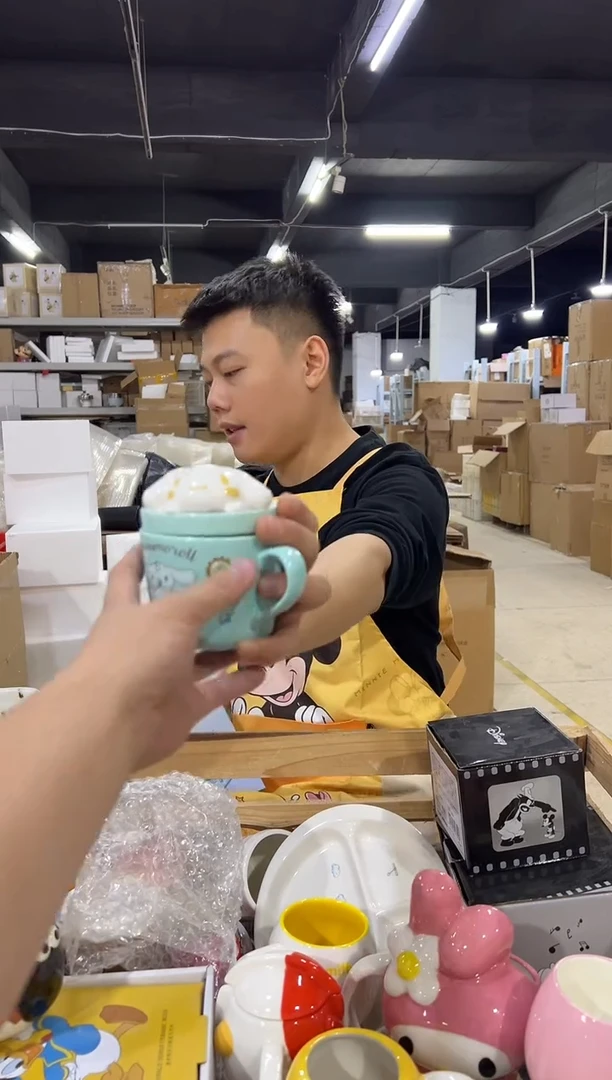 瓷片玉桂狗甜品带盖杯