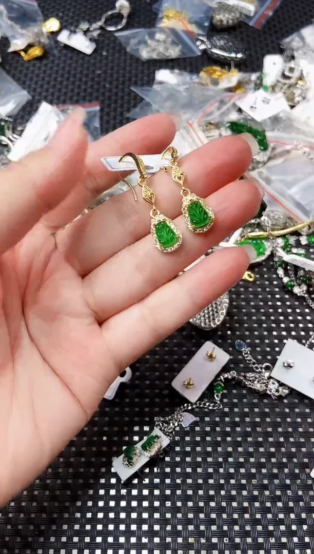 翡翠未镶嵌耳饰1111111111