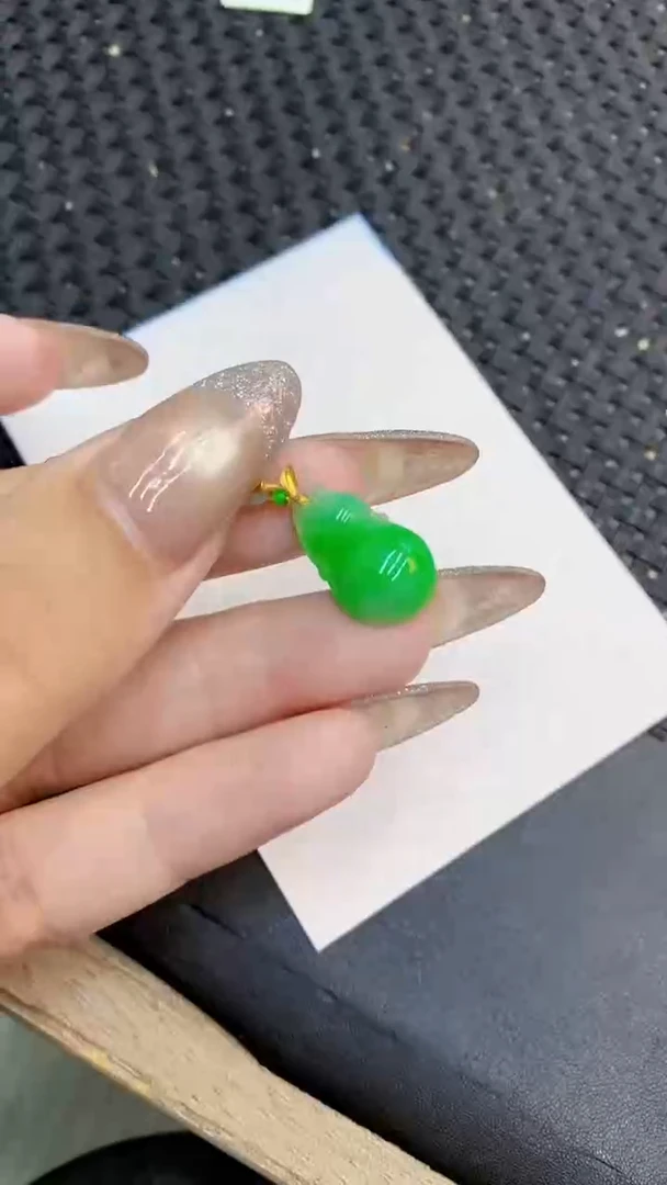 颈饰18K金镶嵌翡翠1