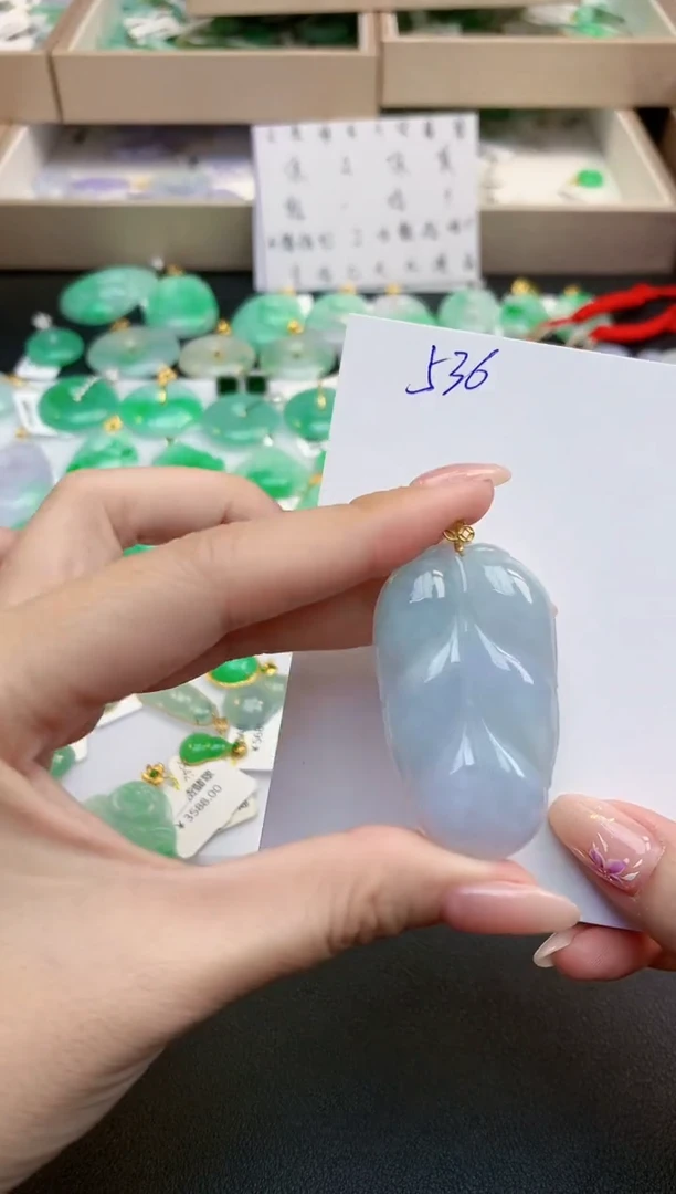 颈饰18K金镶嵌翡翠天然缅甸A货翡翠