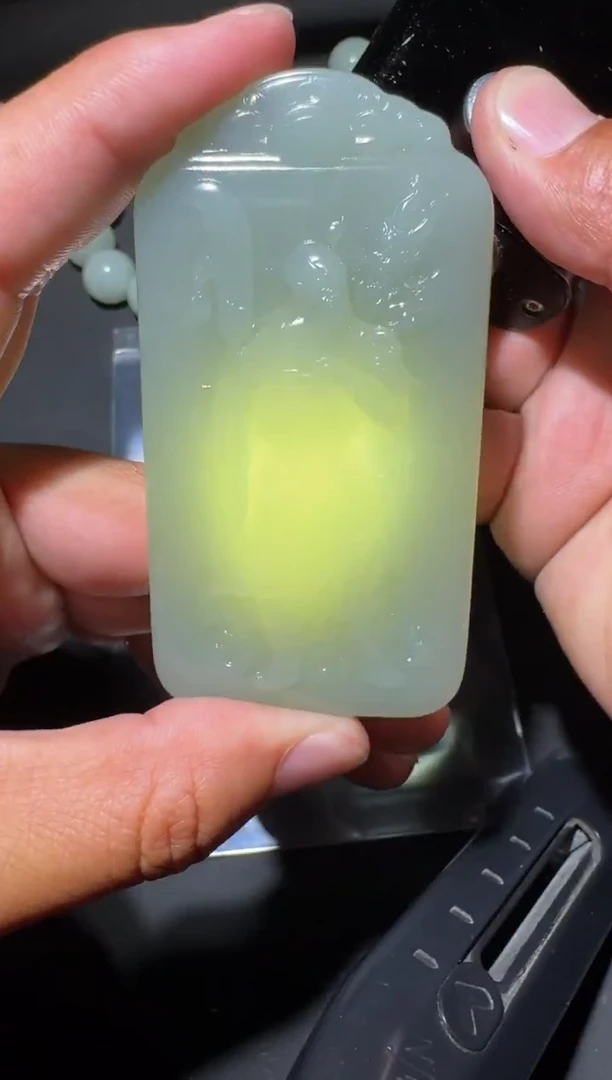 未镶嵌和田玉（糖玉）车挂和田玉