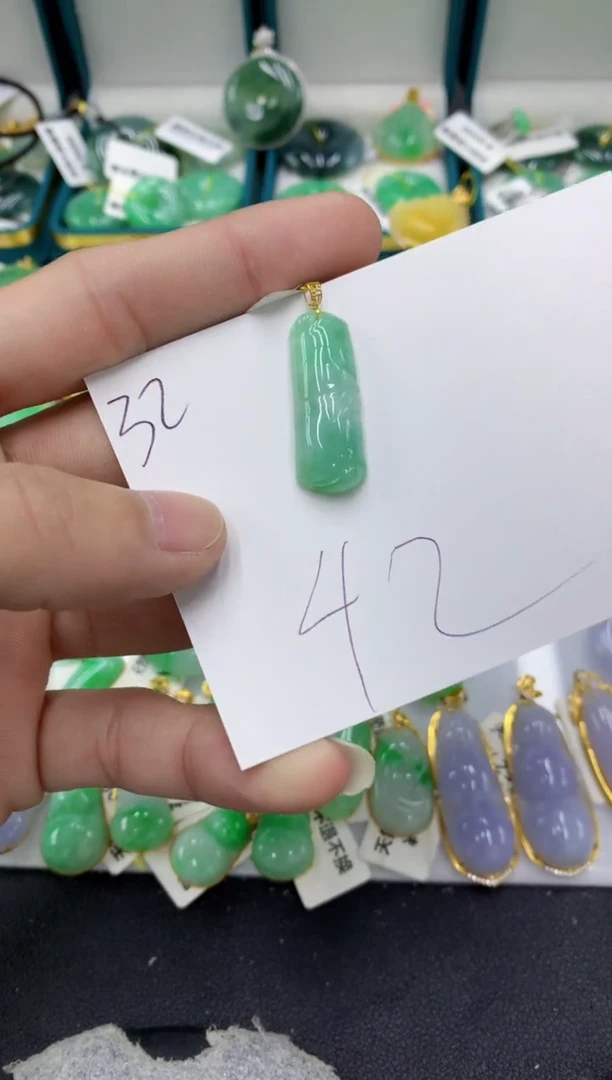 【闪购商品】翡翠颈饰18K金镶嵌翡翠