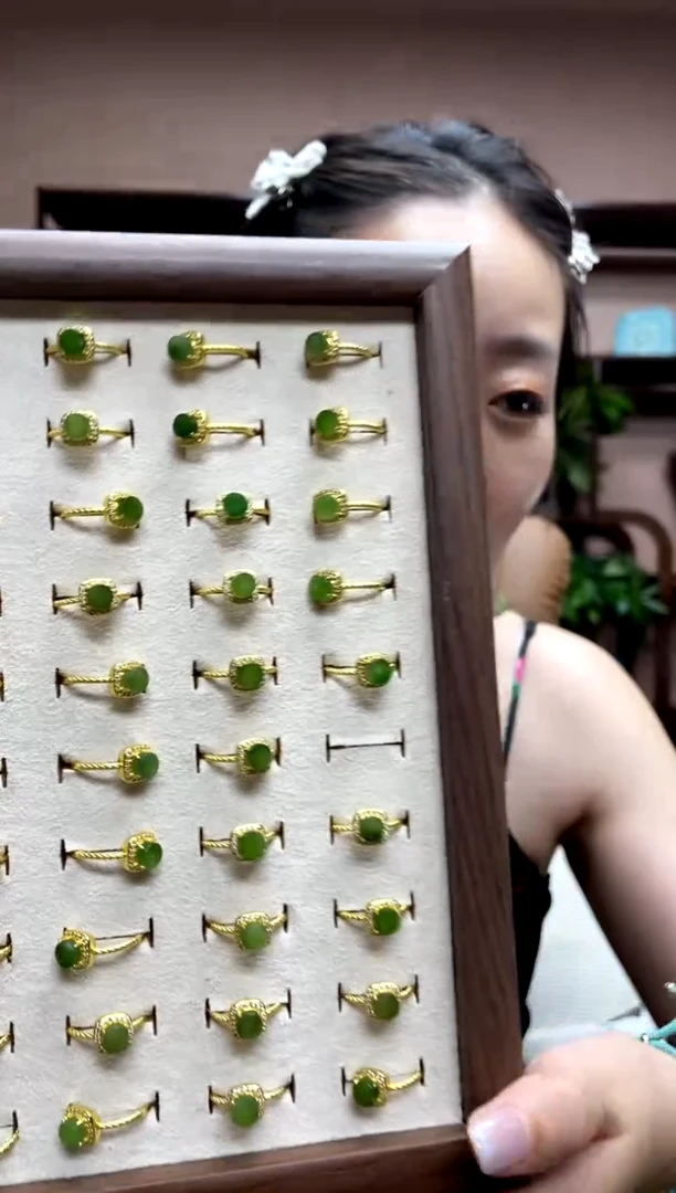 和田玉未镶嵌颈饰多样性发货发其中之一