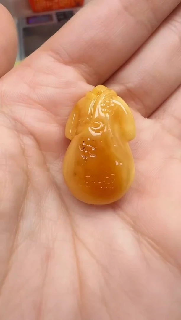 未镶嵌琥珀裸石如图
