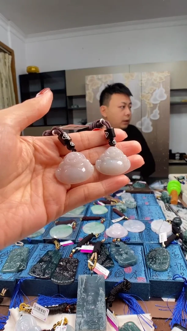 颈饰未镶嵌翡翠 多样性发其一