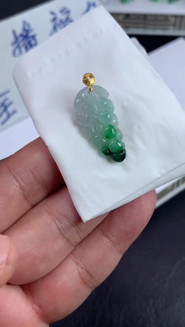 颈饰18K金镶嵌翡翠一*翡翠