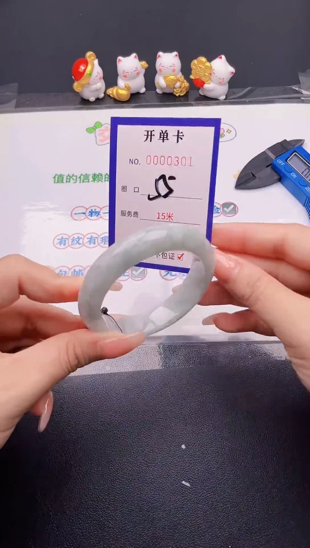 翡翠手镯未镶嵌翡翠手镯未镶嵌