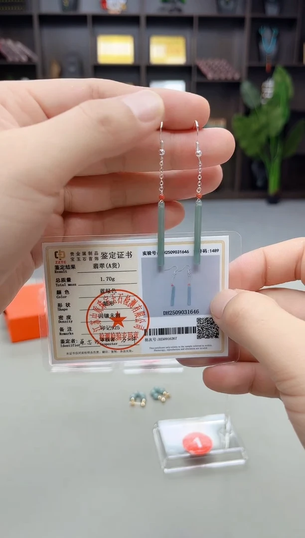 银S925镶嵌翡翠耳饰320000
