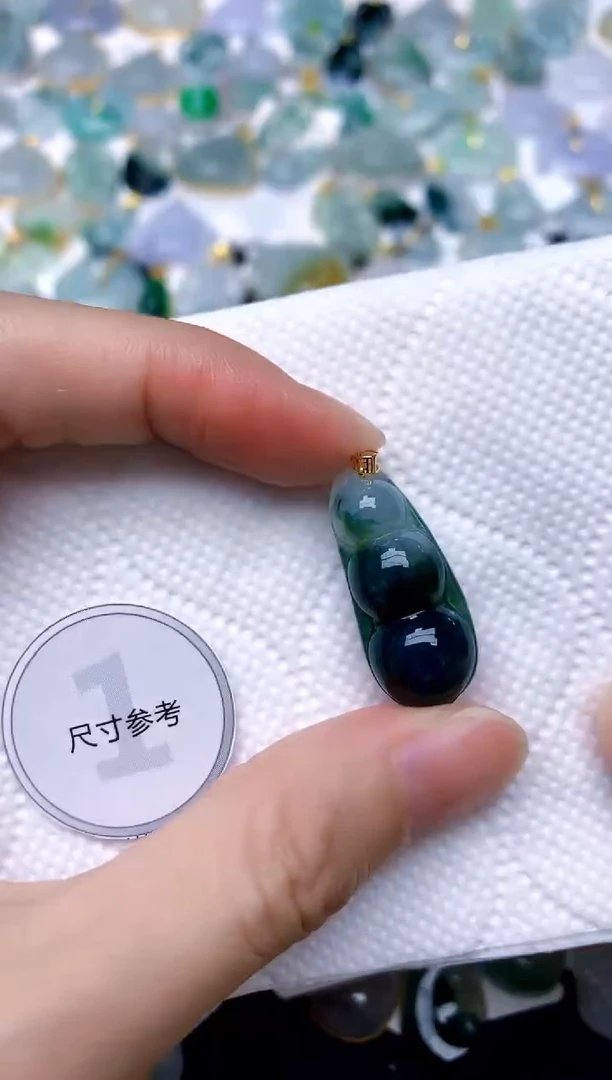 颈饰18K金镶嵌翡翠天然A货翡翠