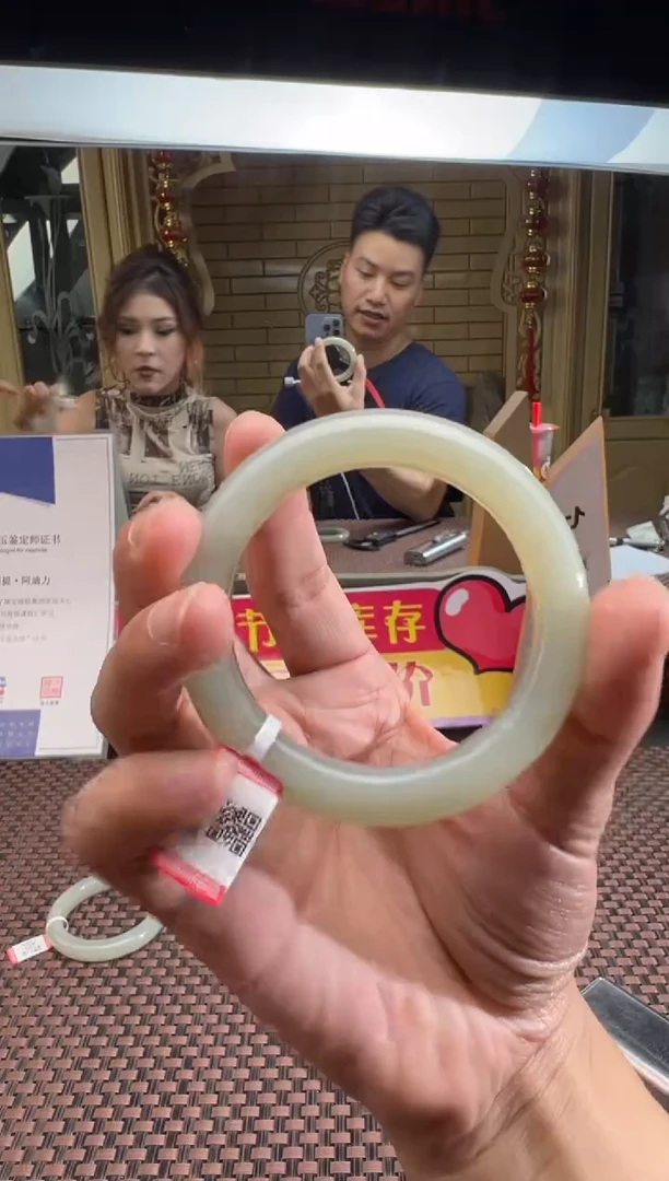 未镶嵌手镯和田玉且末料青白玉手镯卡52