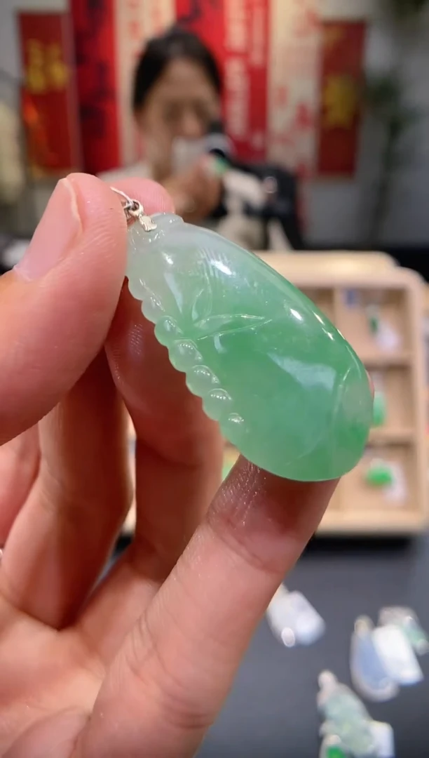 【闪购商品】翡翠吊坠(不含链)18K金镶嵌福瓜