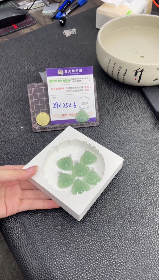 颈饰18K金镶嵌翡翠【绿】佛公FL13配绳/多样性发其一CP