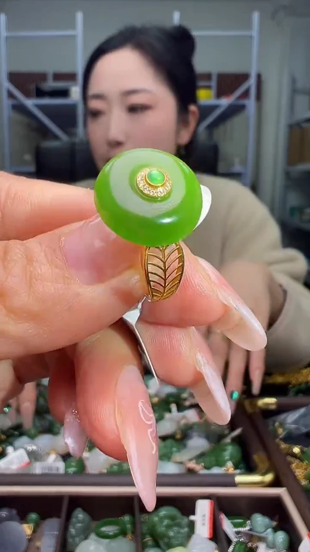 颈饰18K金镶嵌和田玉（多样性发货.发其一）11.22.57