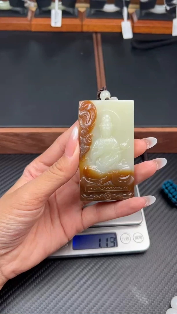 吊坠(赠链)未镶嵌和田玉若羌微色差