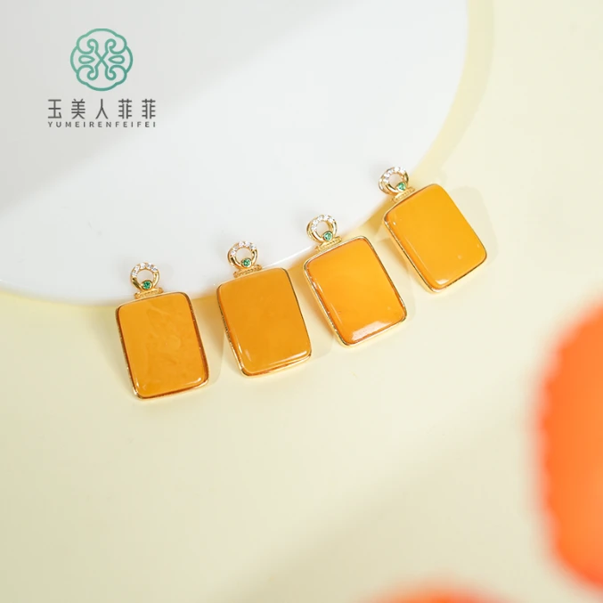 石惑珠宝~蜜蜡无事牌吊坠约26*15mm多样性发一
