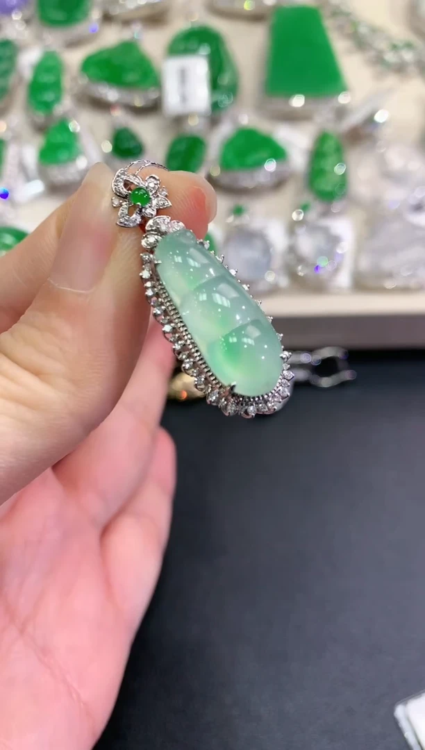 【闪购商品】翡翠颈饰18K金镶嵌C23