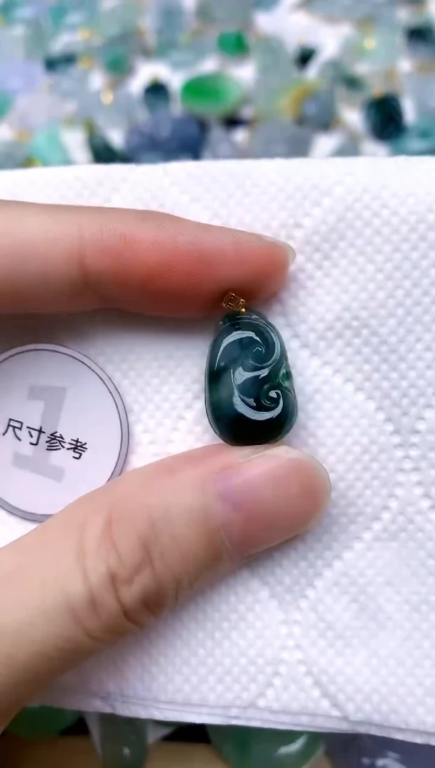 颈饰18K金镶嵌翡翠天然A货翡翠