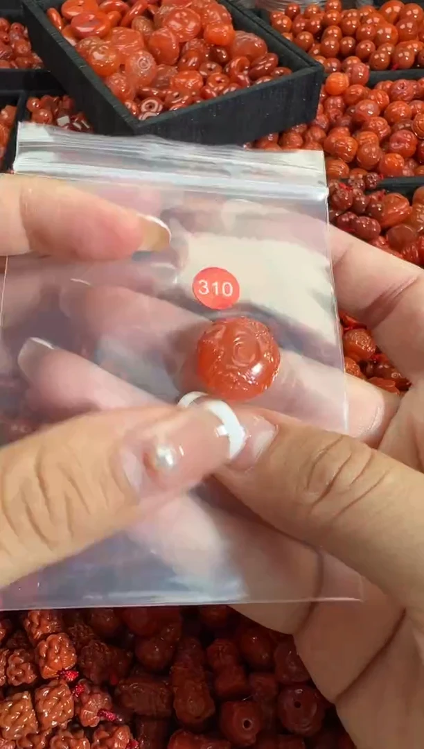 颈饰未镶嵌南红玛瑙1