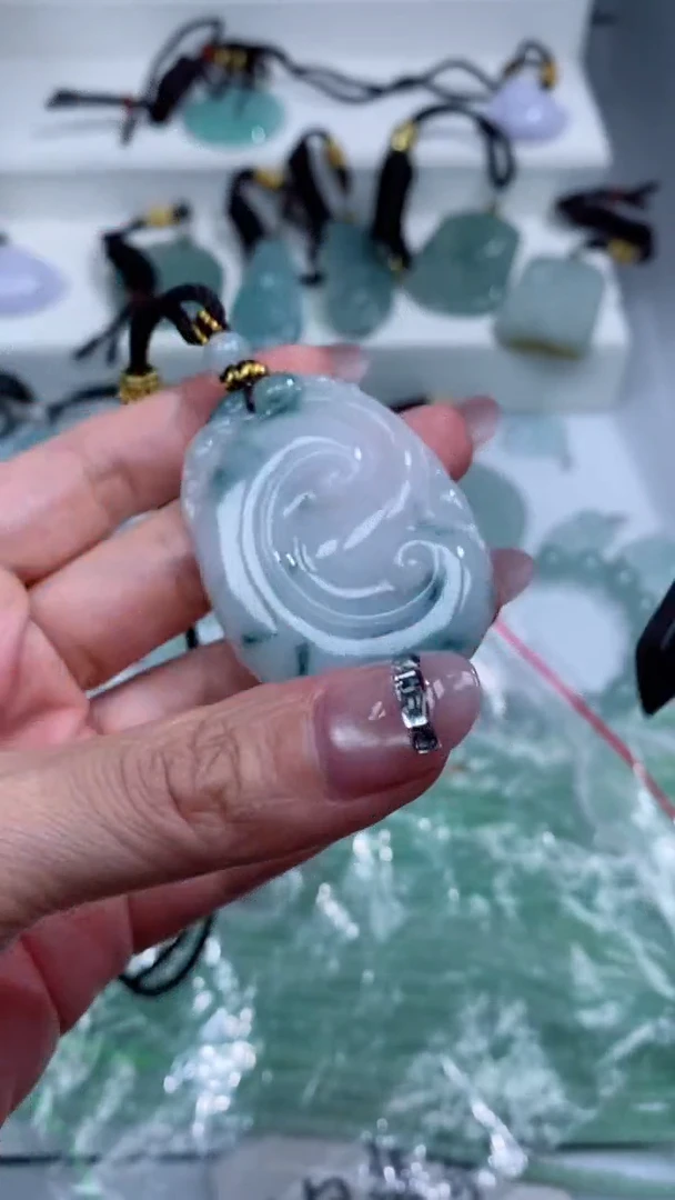 颈饰未镶嵌翡翠吊坠