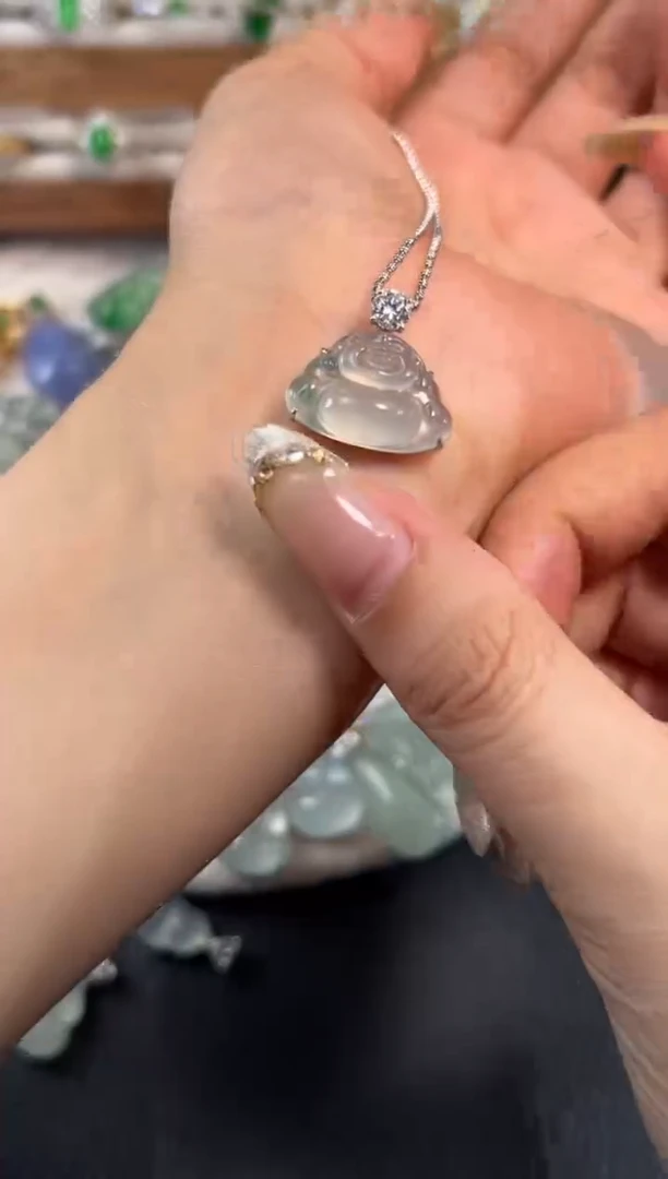 颈饰18K金镶嵌翡翠源头直播间