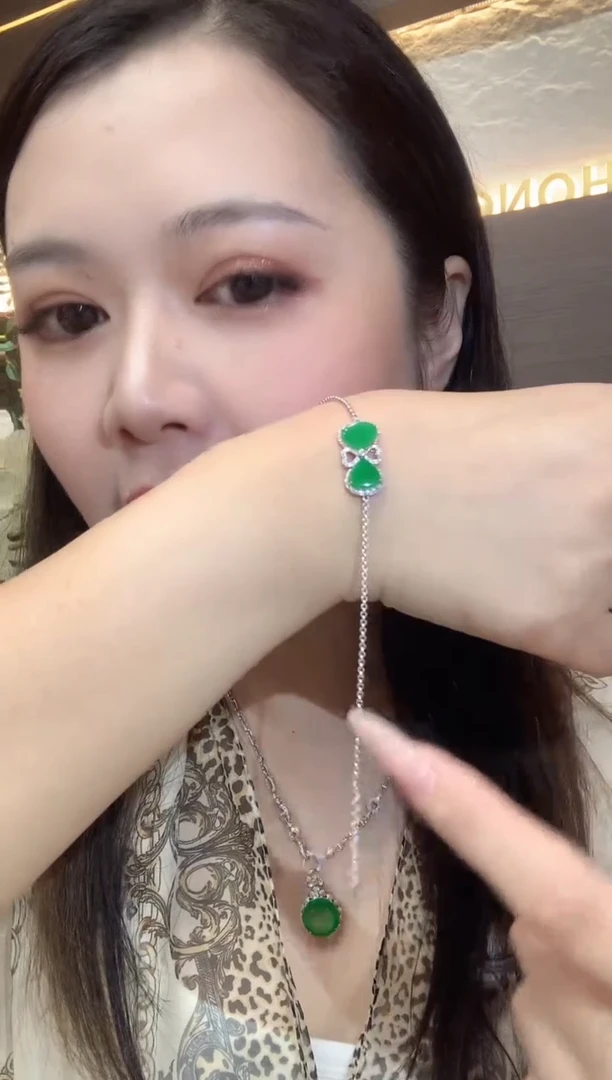 18K金镶嵌手链翡翠A15