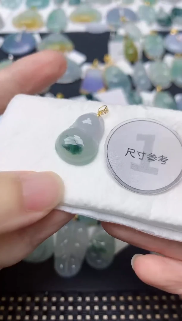 颈饰18K金镶嵌翡翠天然缅甸A货翡翠