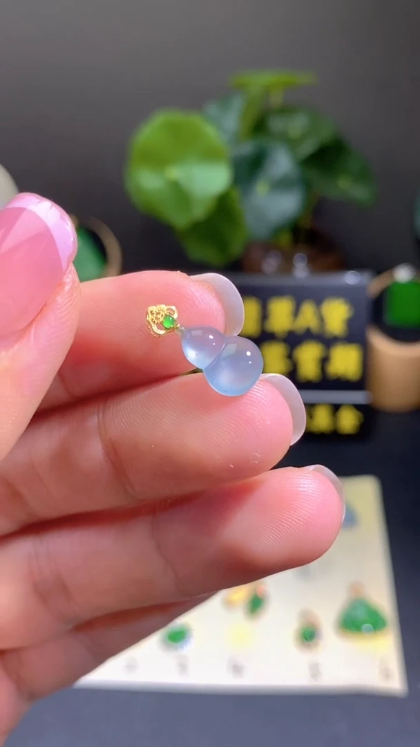 翡翠18K金镶嵌颈饰翡翠A货