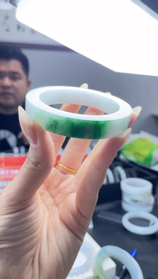 【闪购商品】定制翡翠手镯未镶嵌手镯DDC/发一件
