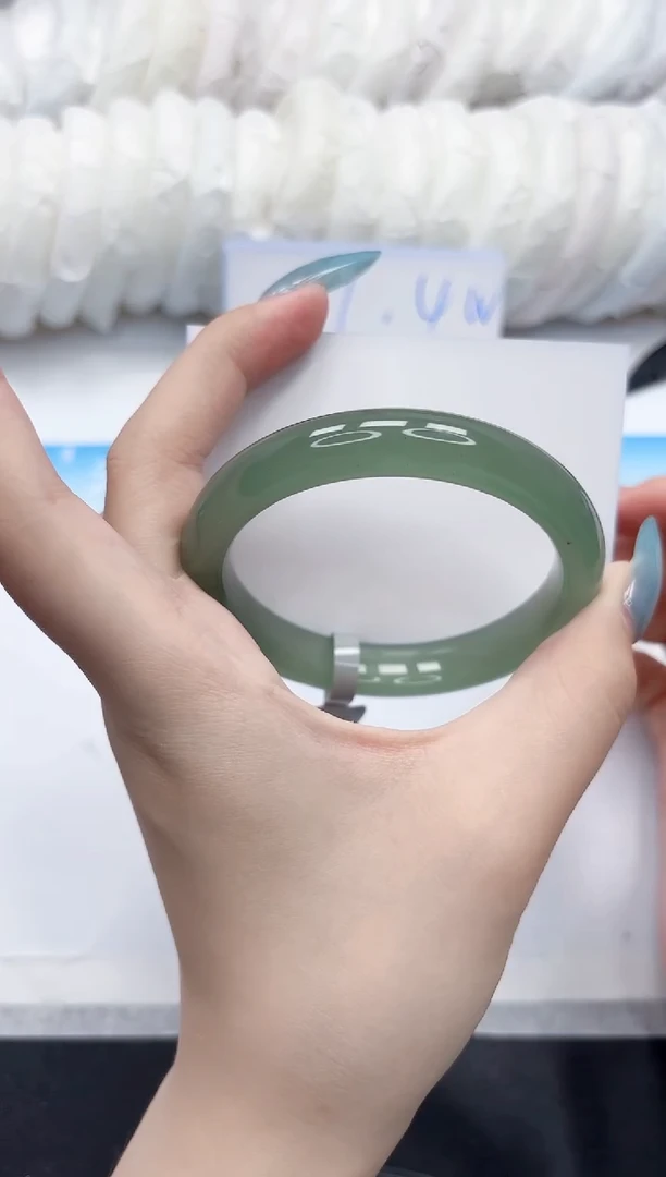 石英质玉手镯未镶嵌114-60