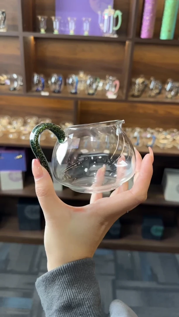 倚****楼禾器 淡然黑金