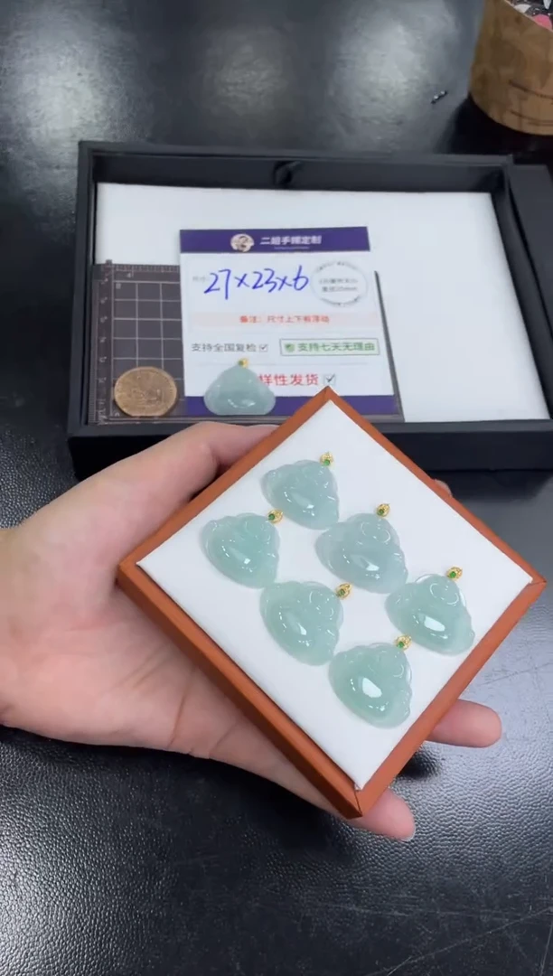 18K金镶嵌挂件翡翠佛公FL8/多样性发其一CP配绳