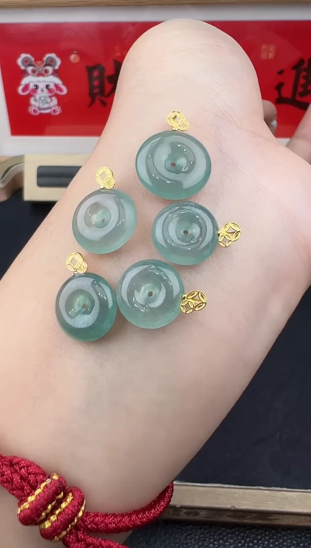 吊坠(不含链)18K金镶嵌翡翠平安扣多样性发货其一