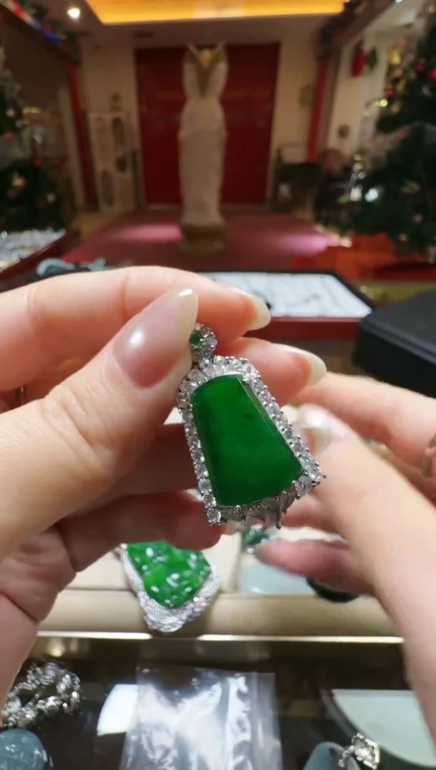 【闪购商品】翡翠吊坠(不含链)未镶嵌翡翠