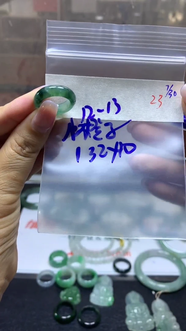 定制翡翠未镶嵌小****界毛货需精细抛光拍一发一