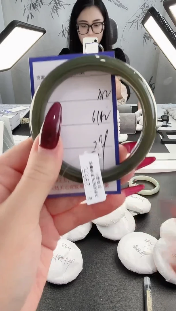 未镶嵌手镯和田玉12颜色微差无瑕