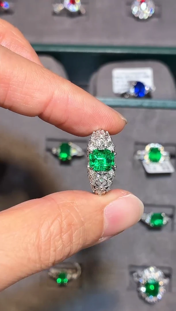 18K金镶嵌戒指祖母绿【闪购】1.29ct/同步展会价/哥伦比亚/沃顿