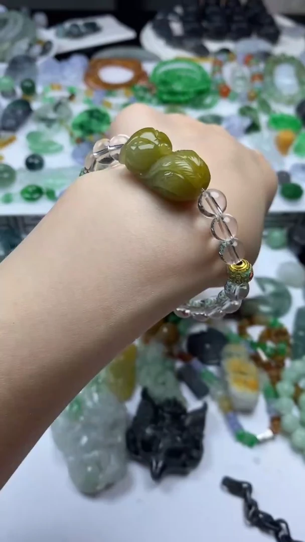 翡翠挂件未镶嵌翡翠