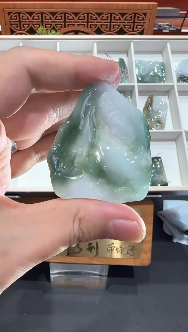 翡翠挂件未镶嵌A货翡翠孤品国雕谢林工