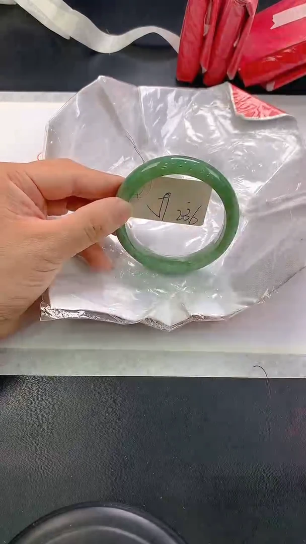 未镶嵌手镯翡翠236