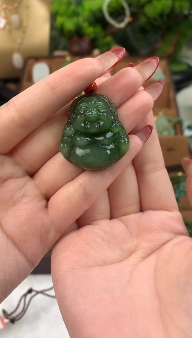 颈饰未镶嵌和田玉吊坠