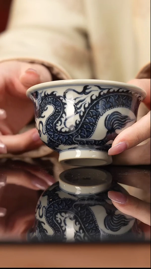 杯搏泥幻化青花龙杯