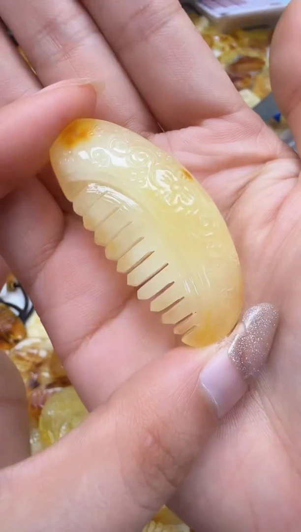 裸石琥珀未镶嵌如图