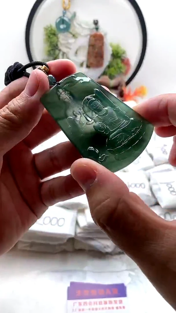 颈饰未镶嵌翡翠不动明王