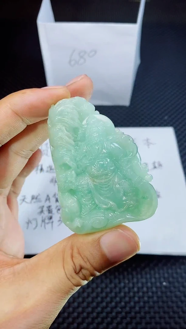 翡翠未镶嵌颈饰